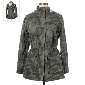 Green universal thread camo  jacket